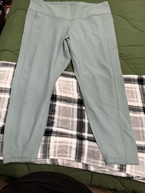 Old Navy Sage Green Ribbed Leggings with Pockets